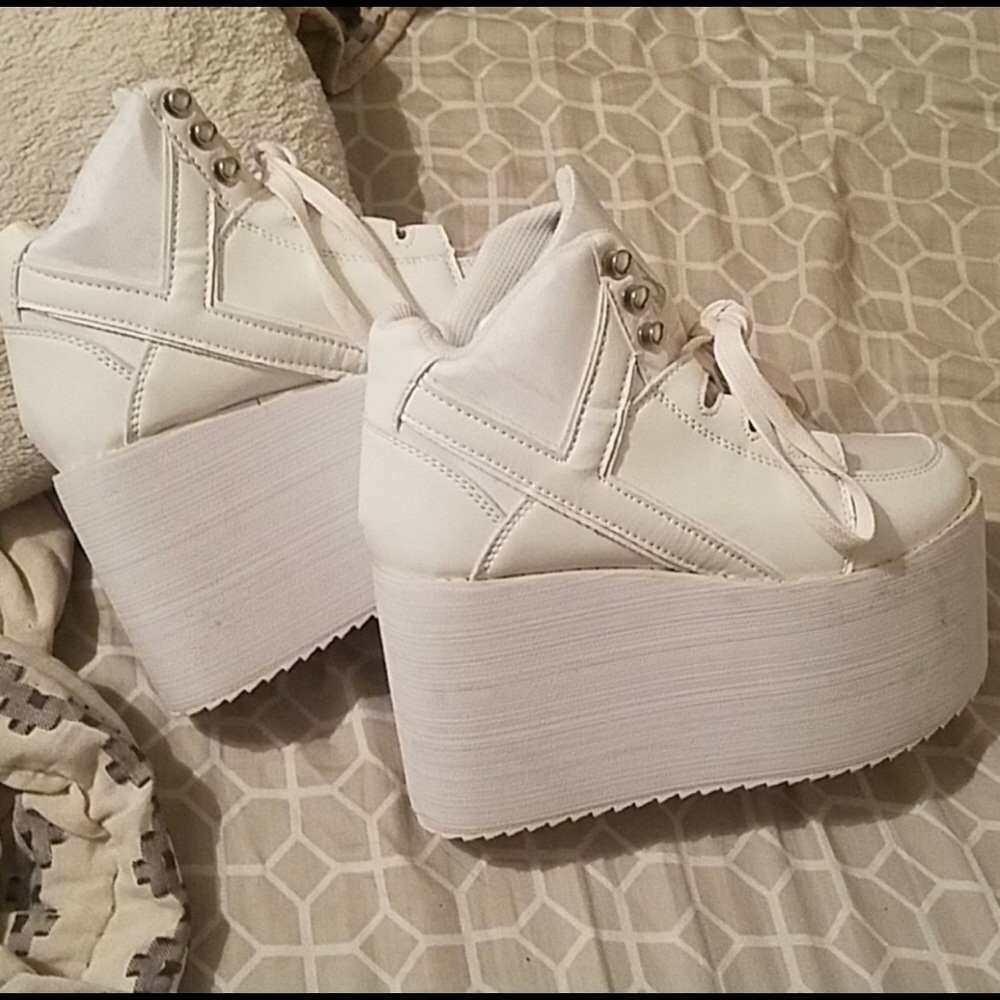 YRU Qozmo Sky Hi Platforms